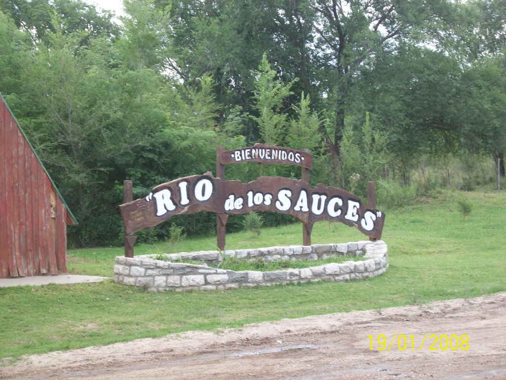 Cartel de bienvenida.Rio de los Sauces by sbrusa