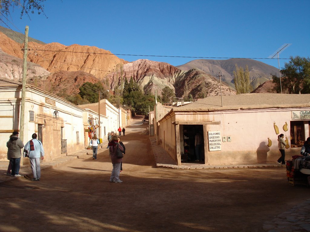 Vista Cerro los siete Colores desde Purmamarca by Defensores