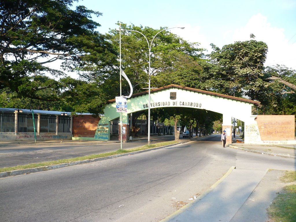 Arco de Bárbula, Universidad de Carabobo. by JimmyOlano