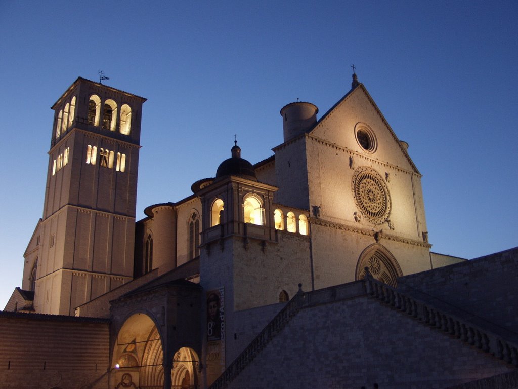 Crepuscolo ad Assisi by theus2006