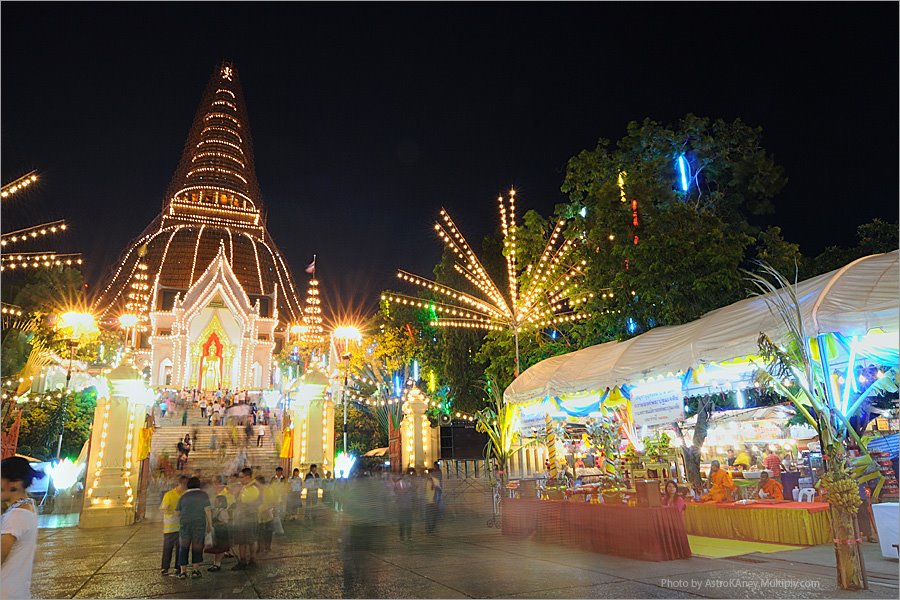 Phra Pathom Chedi - Loy Kra Thong Day 2008 (p04) by AstroKAney KooN KeeN