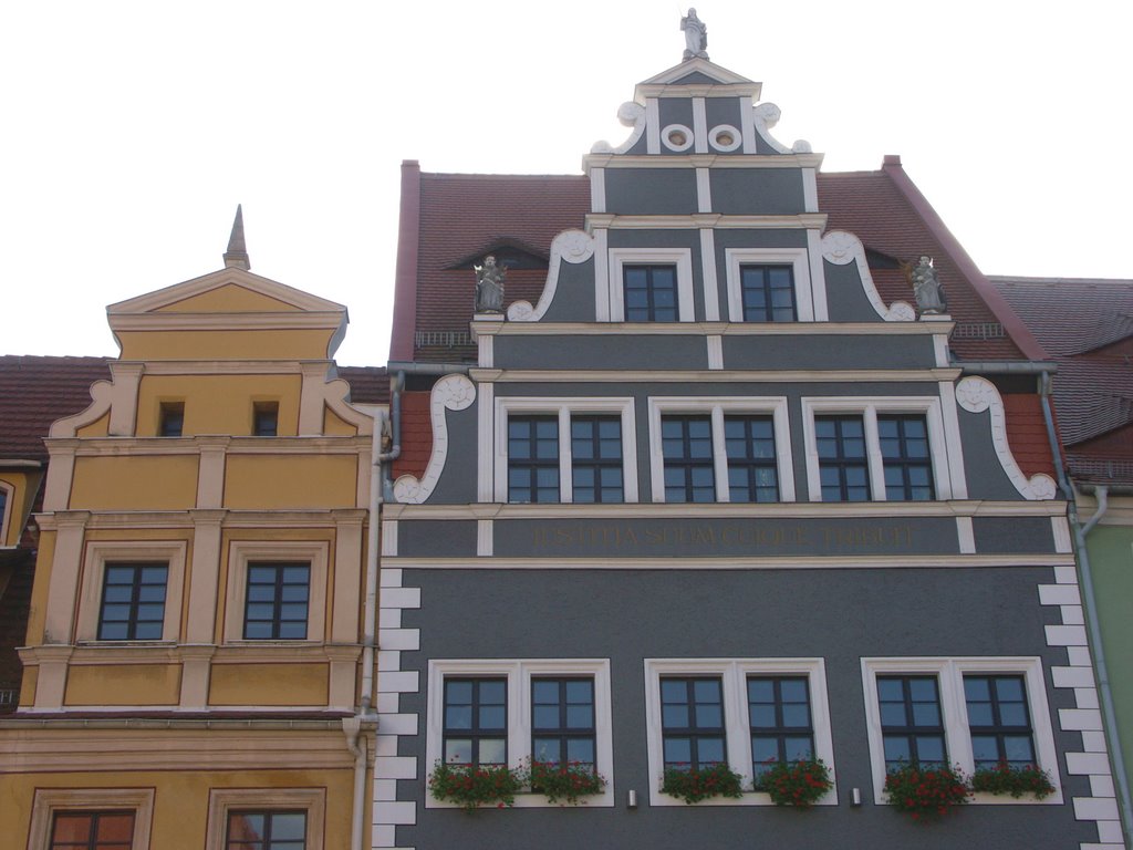 Schöne Häuser am Marktplatz, Meißen by Friedhelm Glöckner