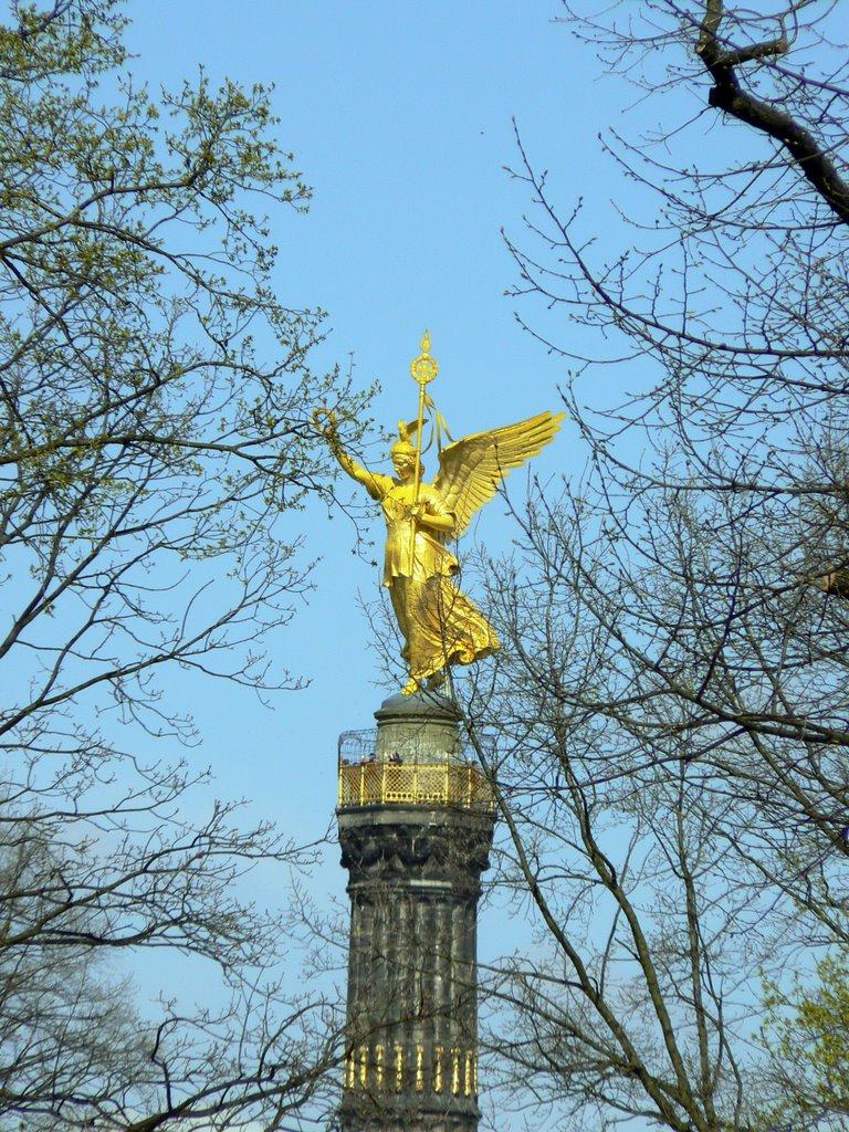 Berlin, DEUTSCHLAND by Cyril Durand