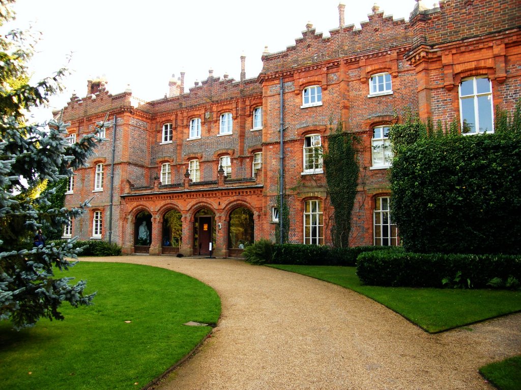 Hughenden Manor - the front entrance. by MarkhamC