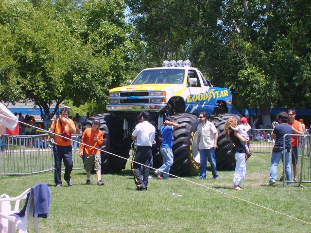 MONSTERTRUCK EN GOODYEAR CHILE by monstertruck