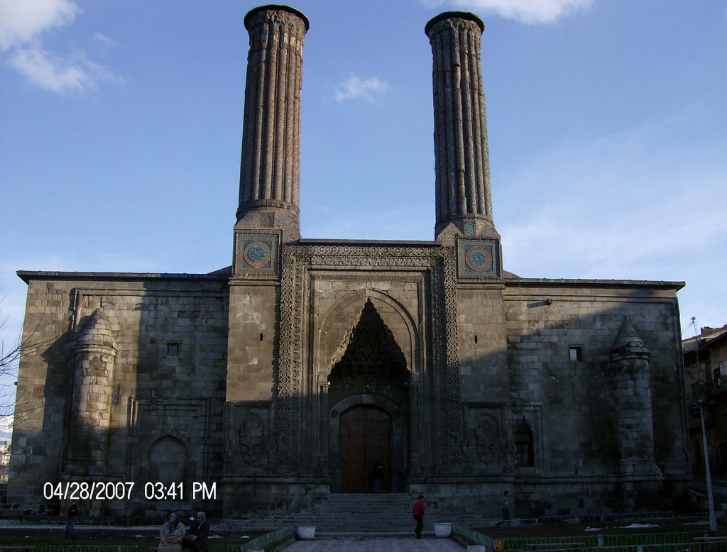 ÇİFTE MİNARELİ MEDRESE ERZURUM by naimurkmez