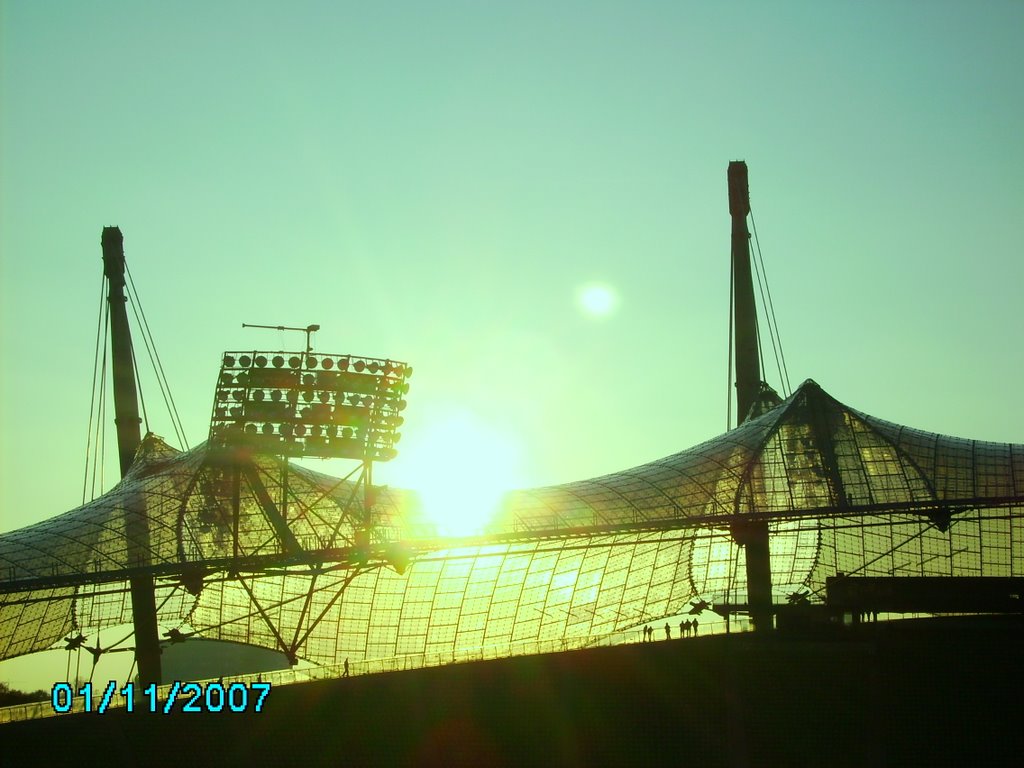 Olympiastadion München in der Herbstsonne by karlbottrop