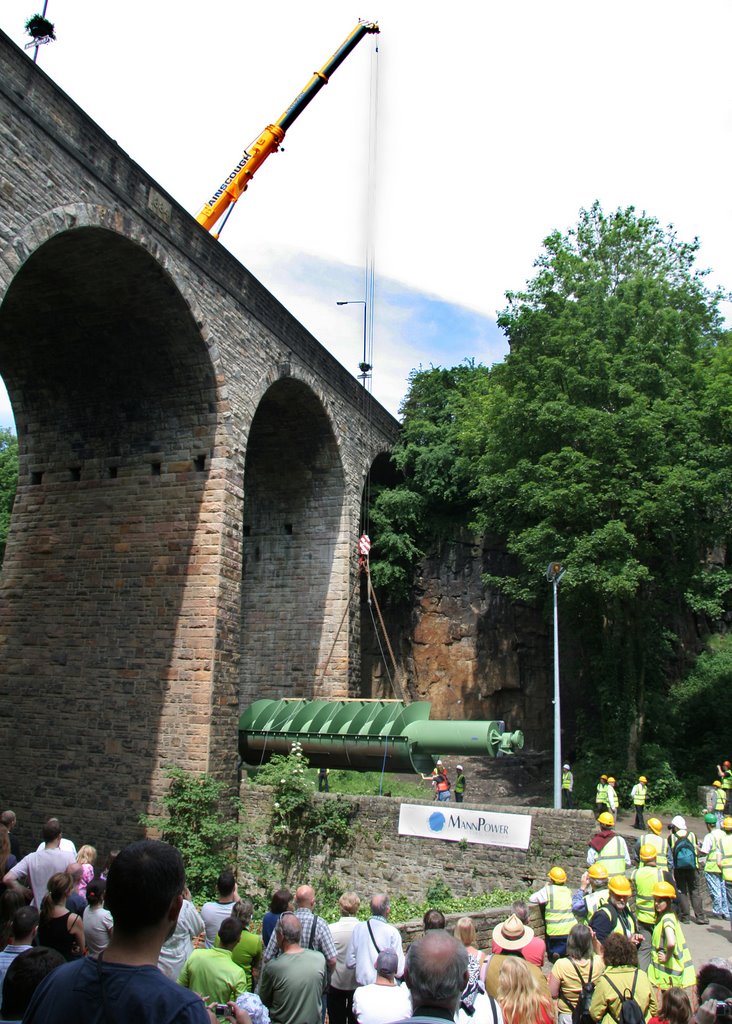 Torrs Mill - Archimedes screw delivery 08/06/2008 by Ron Toothill