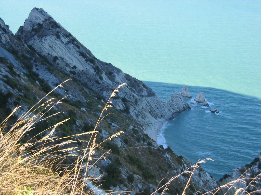 Scoglio delle Due Sorelle by Claudio e Lorella