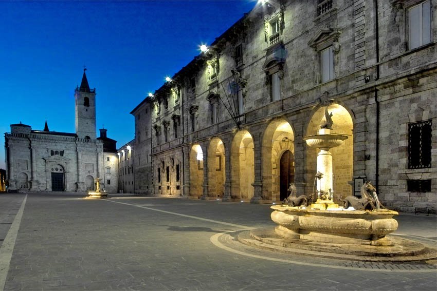 Piazza Arringo by mimiriga