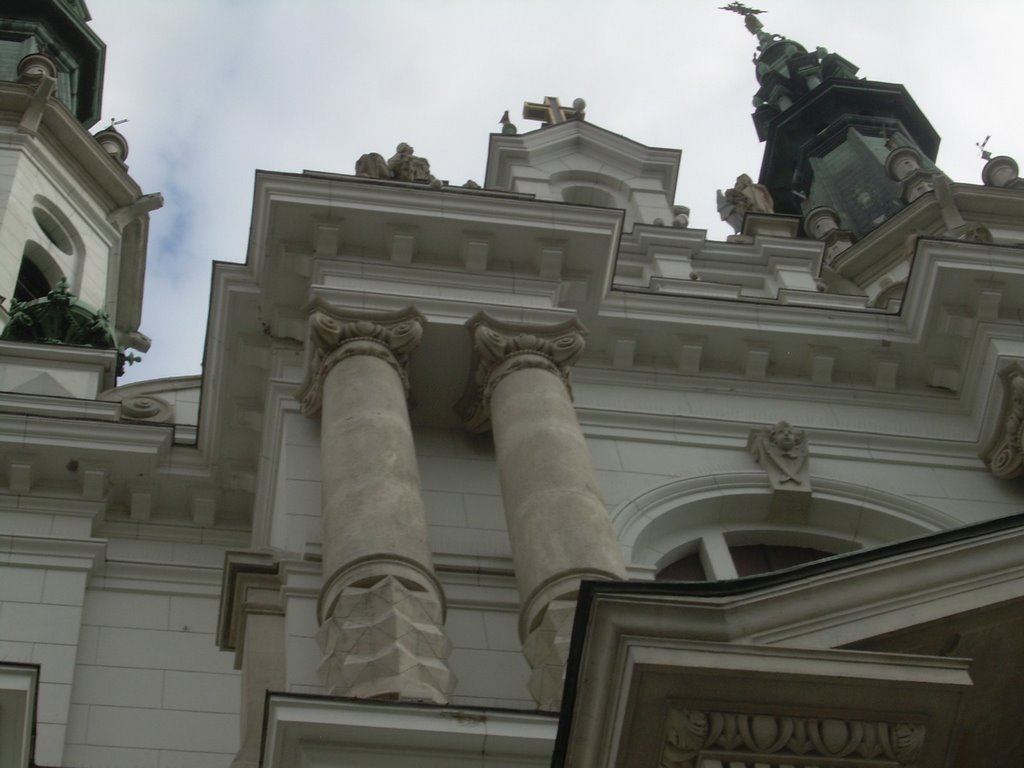 Warszawa, kościół Najświętszego Zbawiciela (fragment frontonu) by Piotr Młynarczyk