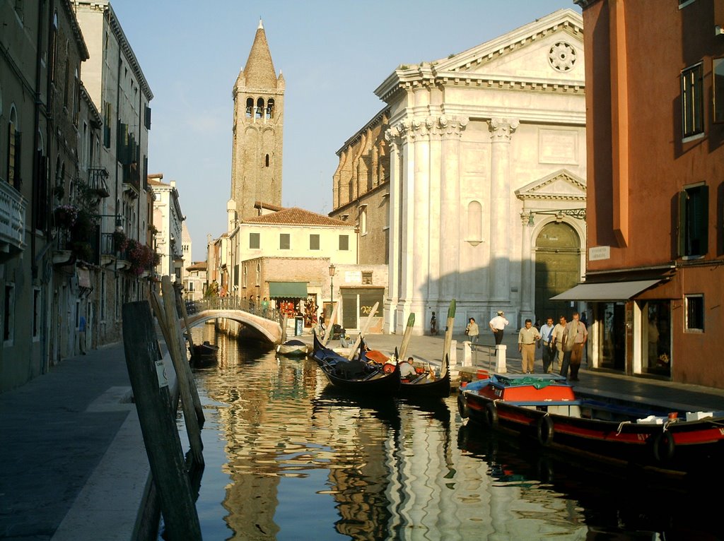 Canale San Barnaba con il cCampanile di S.Barnaba, Venezia by R Geta