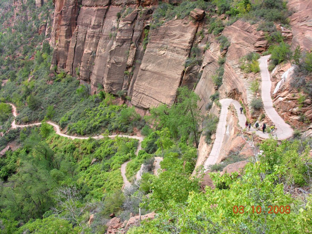 Climbing the West Rim trail in Zion NP by Éblouix