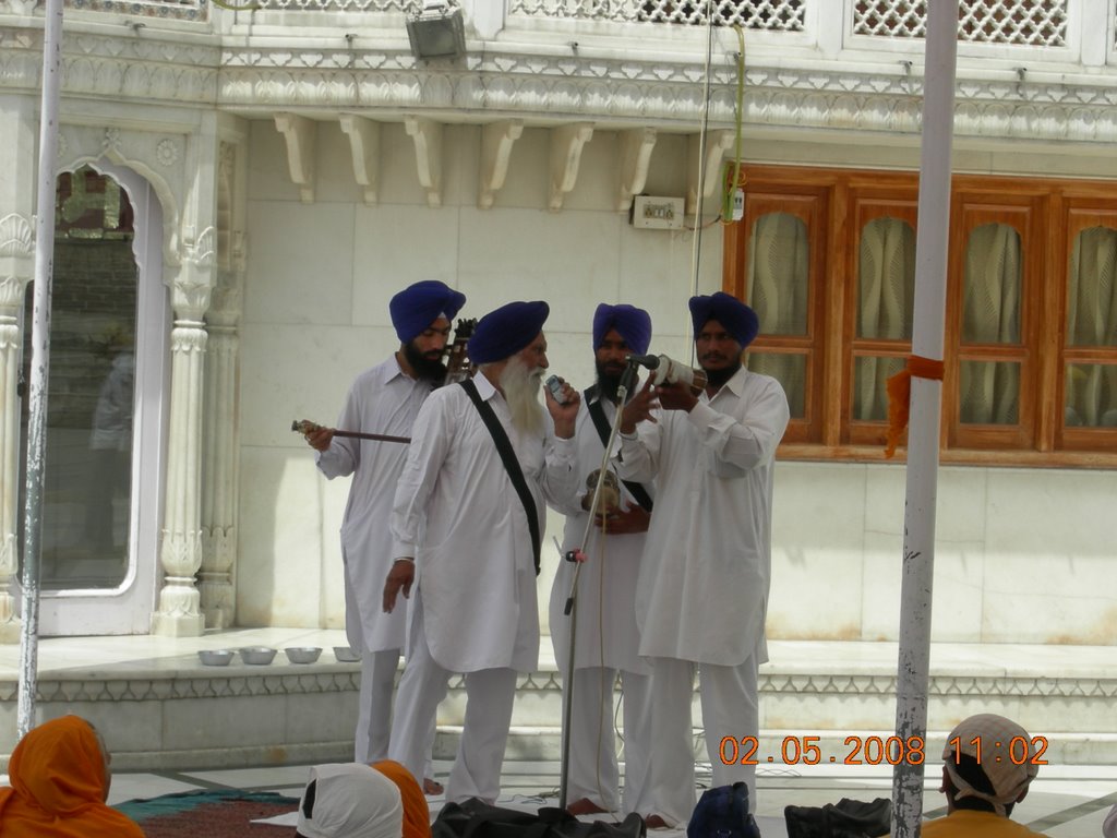 The sikhs at swarna mandir by sonamshah