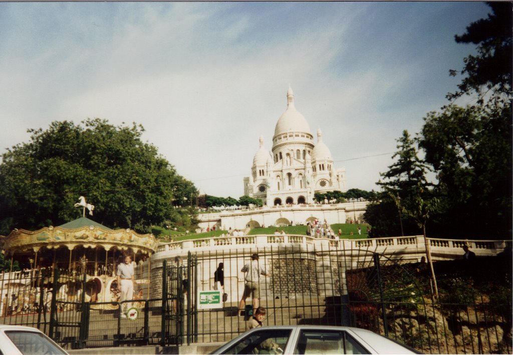 Montmartre, 75018 Paris, France by bigdutchmanslittlebr…