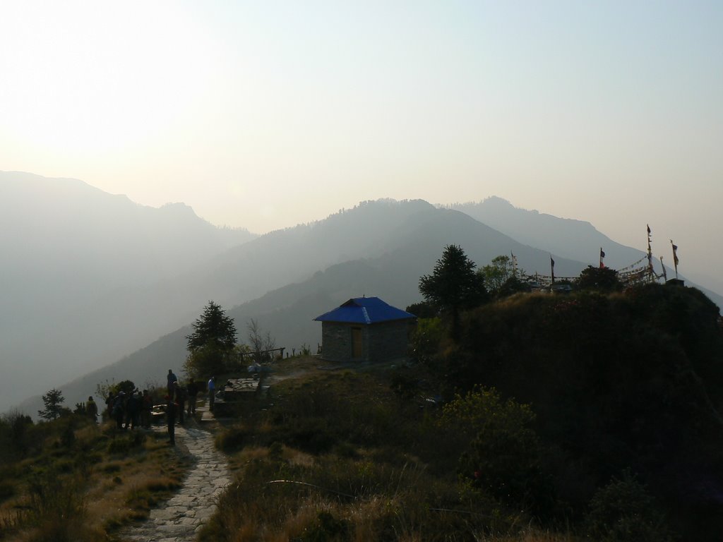 Poon Hill Way down To Ghorepani. by Kwanweng Leong