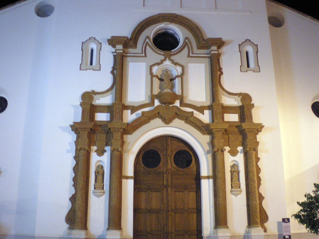 Huelva, Parroquia de la Purisma Concepcion, main door - August 2008 by Roberto Bubnich