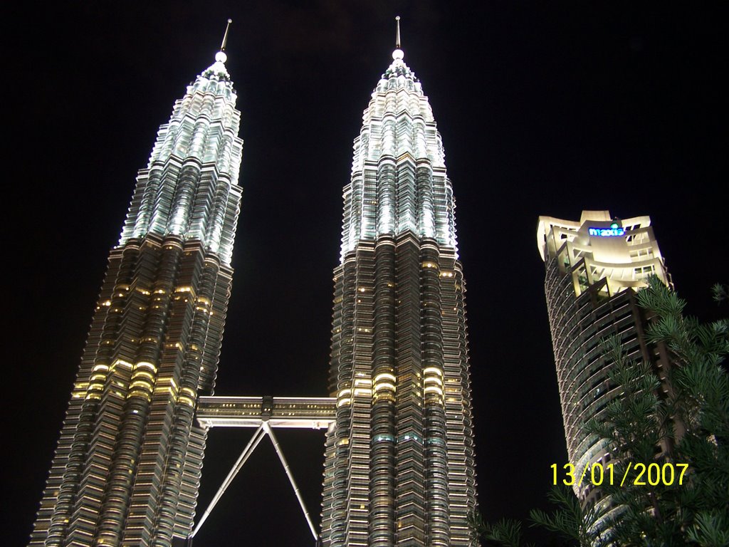 KLCC AT NIGHT by alkemini