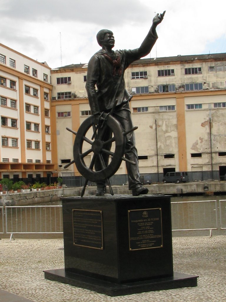 Estátua de João Cândido Felisberto by Luiz Garcia Baptista