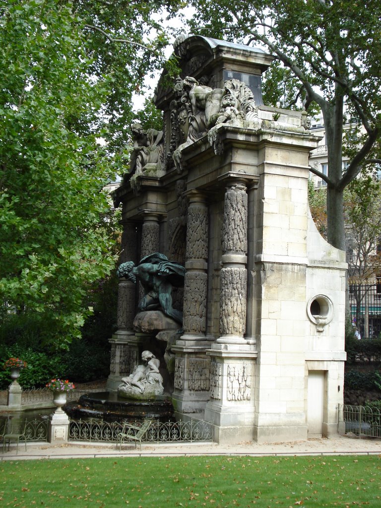 Medici Fountain by Samarasinghe.N.H.