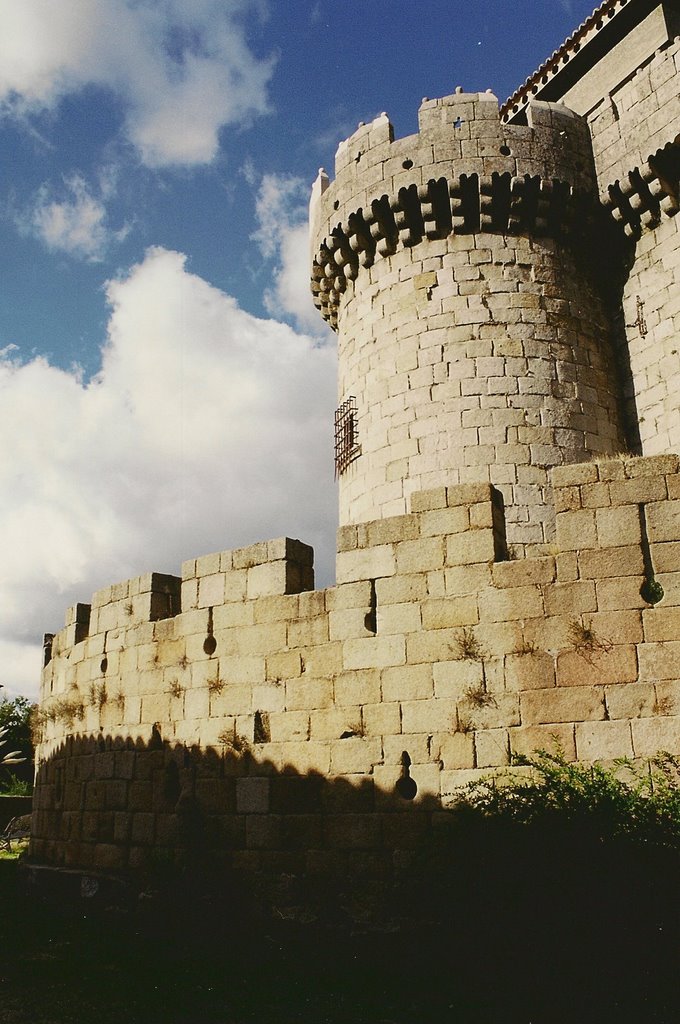 El Castillo desde el exterior by Carmen Peña Medina