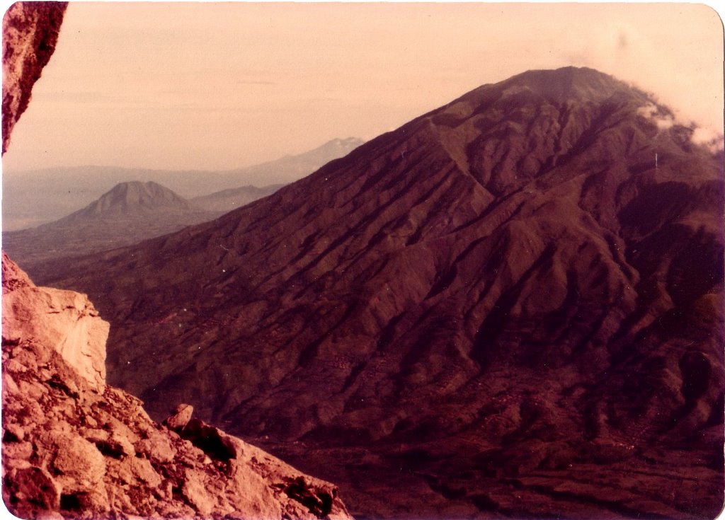 Gunung Merbabu - 1984 - Merapi View by erryanzslo