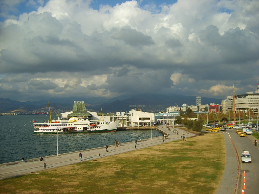 İzmir-Konak Vapur İskelesi by Ercan BAYSAL