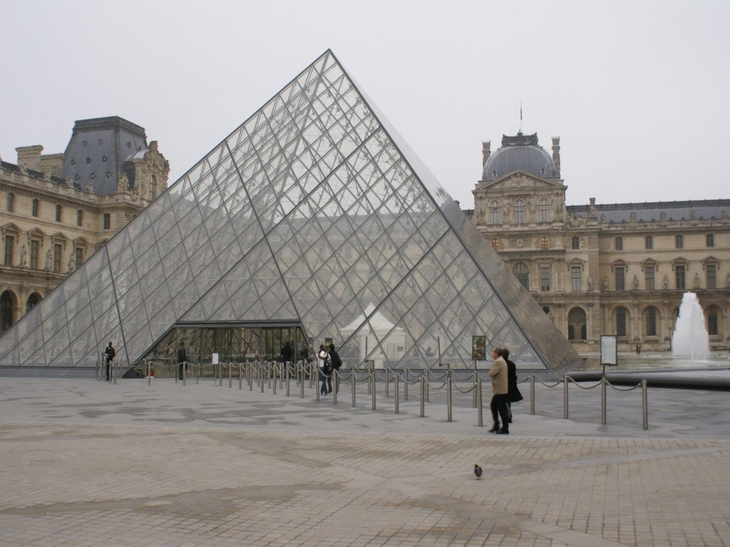 Louvre by Emre Zaim