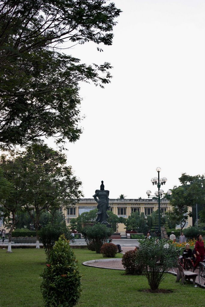 Tượng đài nữ tướng Lê Chân - Monument of Le Chan Woman General by Trung Đức