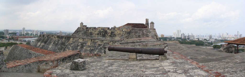 Castillo de San Felipe by Hernan Artucio