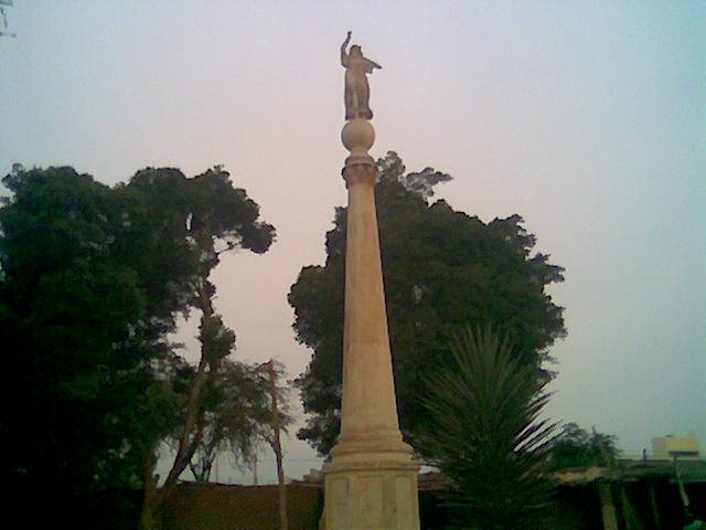 Angel - Entrada al antiguo cementerio de Saraja by Ing Arnaldo Angulo Ascama