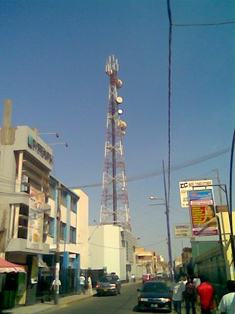 Av San Martín - Universidad San Luis Gonzaga - Antena antigua Entel Peru (días antes del terremoto) by Ing Arnaldo Angulo A…