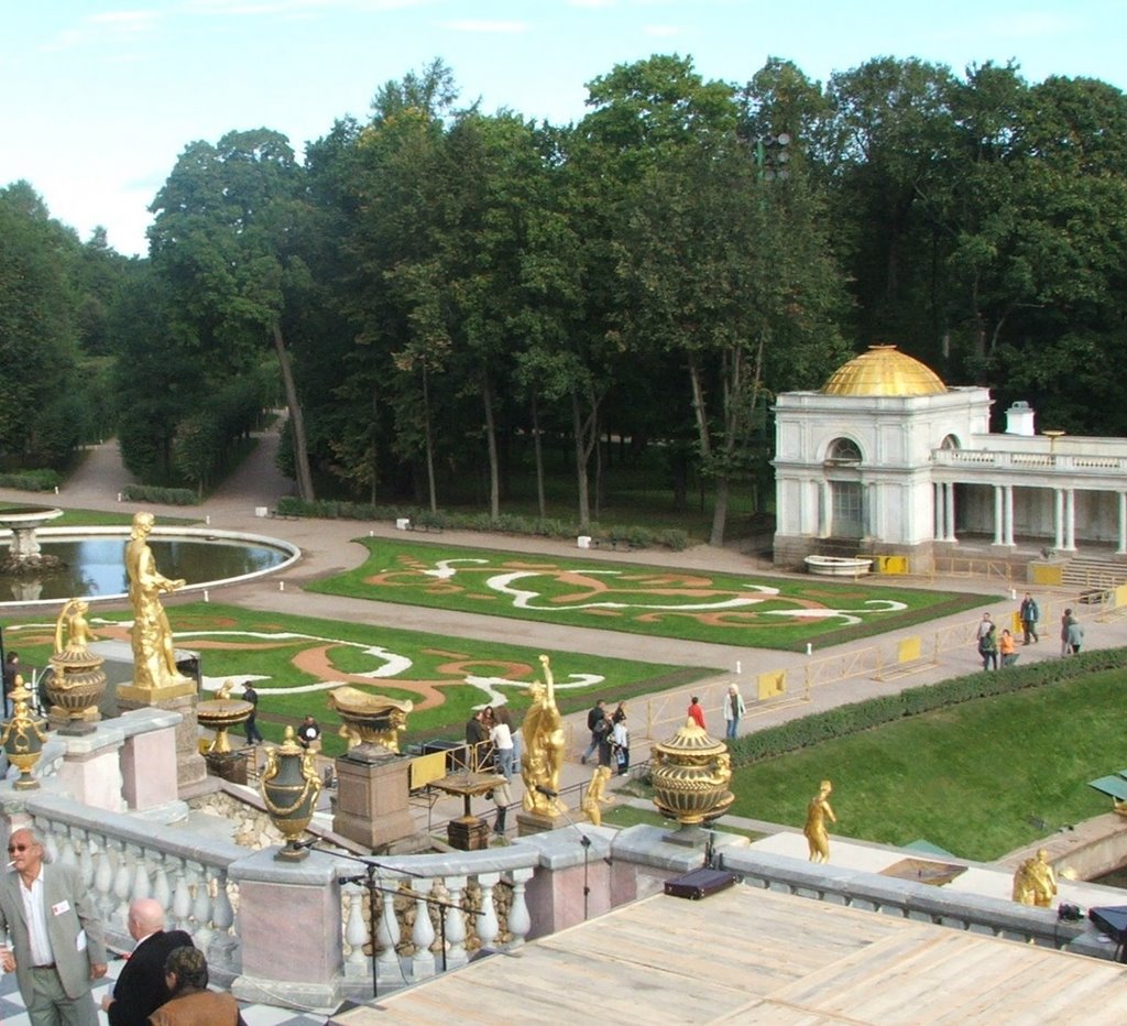 Peterhof gardens by Olive Kirk