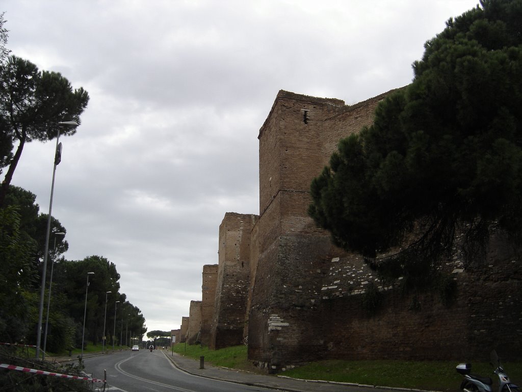 Porta San Sebastiano le mur d'Aurélien vers l'ouest by compostelle