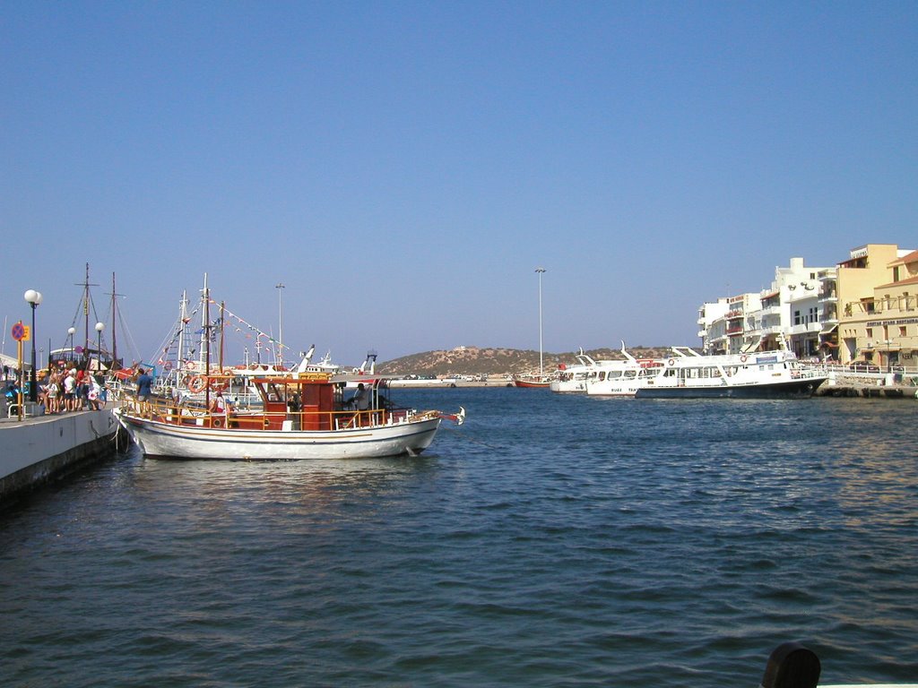 Port-side in Agios Nikolaos by SzJu