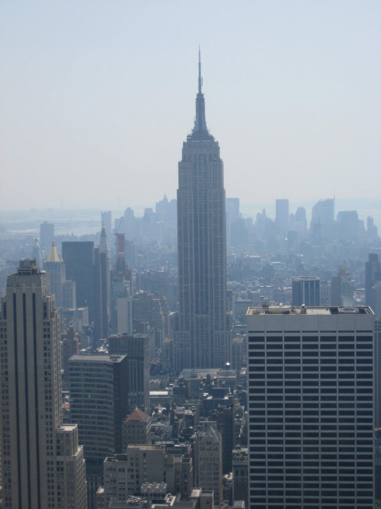 Empire State Building by Luc Valencia