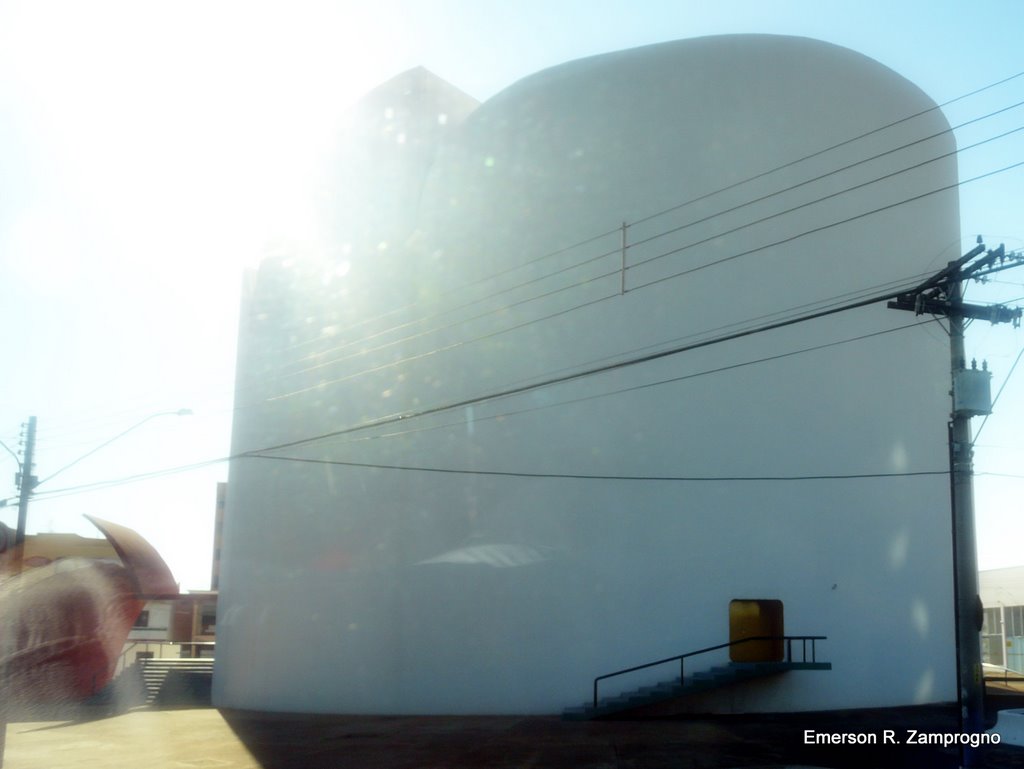 Http://www.apaacultural.org.br/araras/ teatro de Araras por Oscar Niemeyer contra luz | back light theatre | ezamprogno by Emerson R. Zamprogno