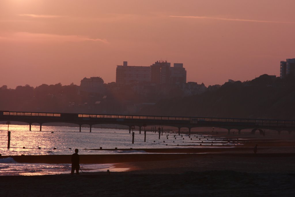 Boscombe Pier by franczak