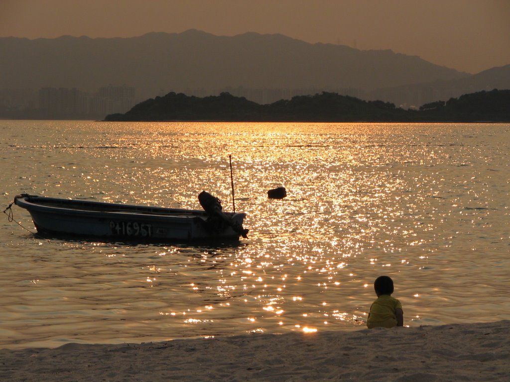 Wu Kai Sha Beach (at dusk) by thinsing