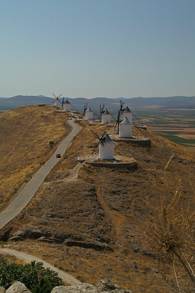 Molinos de Consuegra desde el Castillo by Armand Llauradó