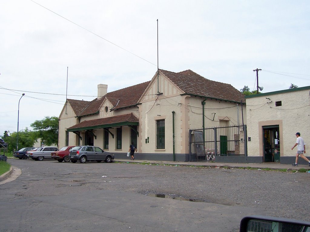 Estación "Hurlingham" (FGSM) by GUILLERMOACQUATICI