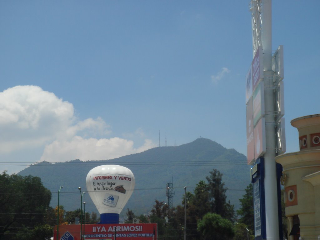 Pico de Tres Padres desde Plaza las Flores by D.G. JeanCharls