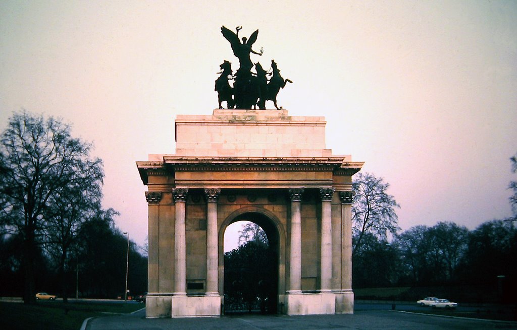 Londres 1974 - Wellington Arch. by RF Rumbao