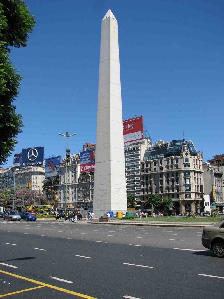 Obelisco by Claudio Baldunciel