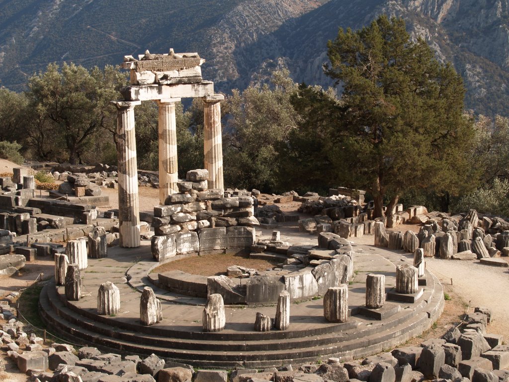 Delphi, Greece by UweRos