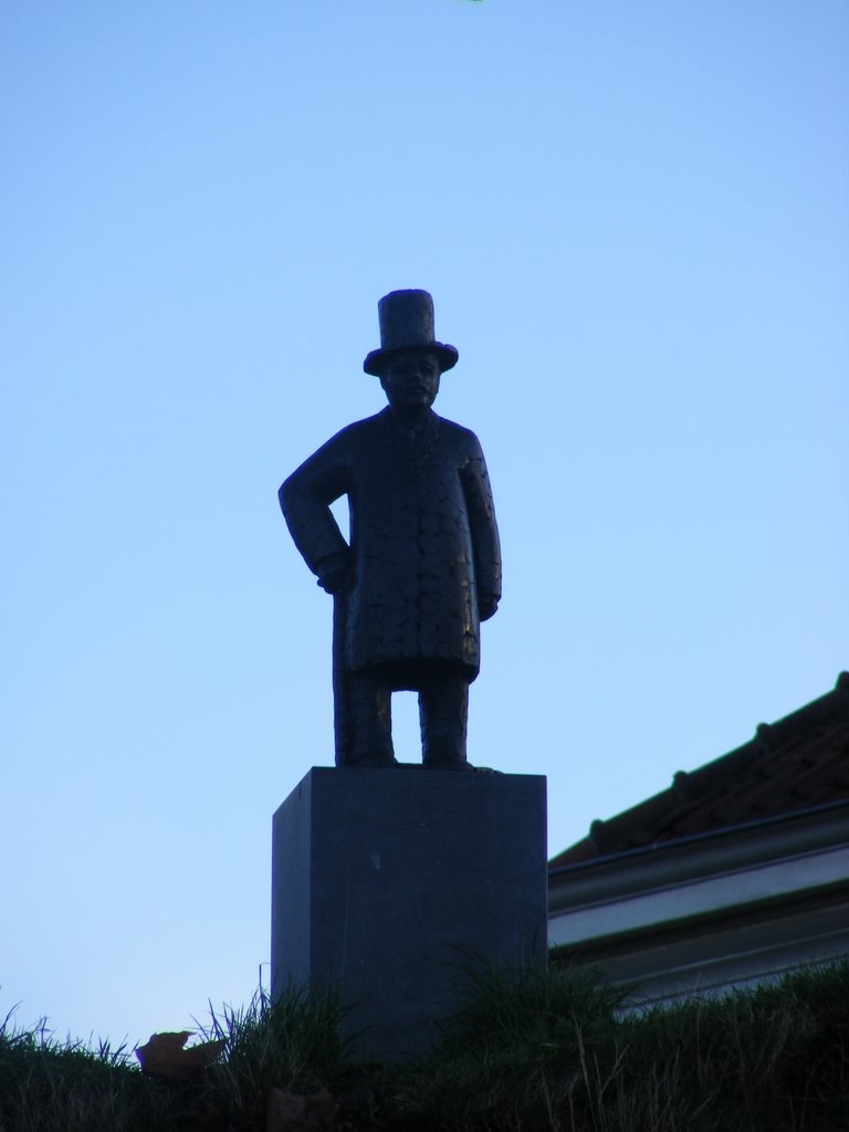 Standbeeld op de wallen-Woudrichem-Holland by JORGOS TENTZERAKIS