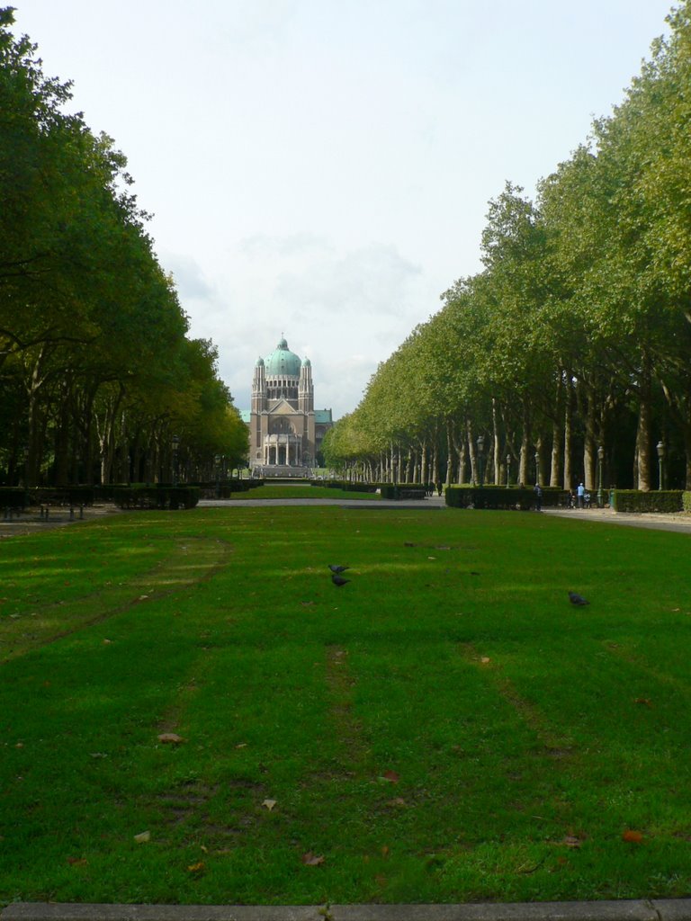 Basilique vue du parc Elisabeth by DELANTE Henri