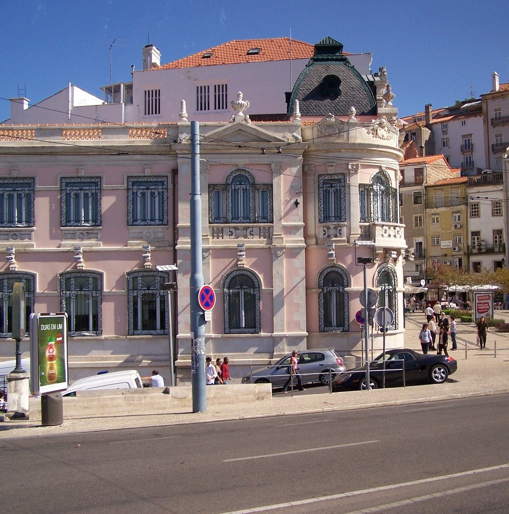 Edificio de la Agencia del Banco de Portugal, Coimbra. by Evelio de Feria