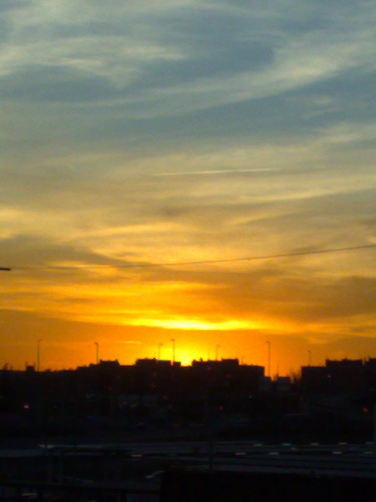 Atardecer en el Aeropuerto de MAD,Barajas, T1 by ryobermejo