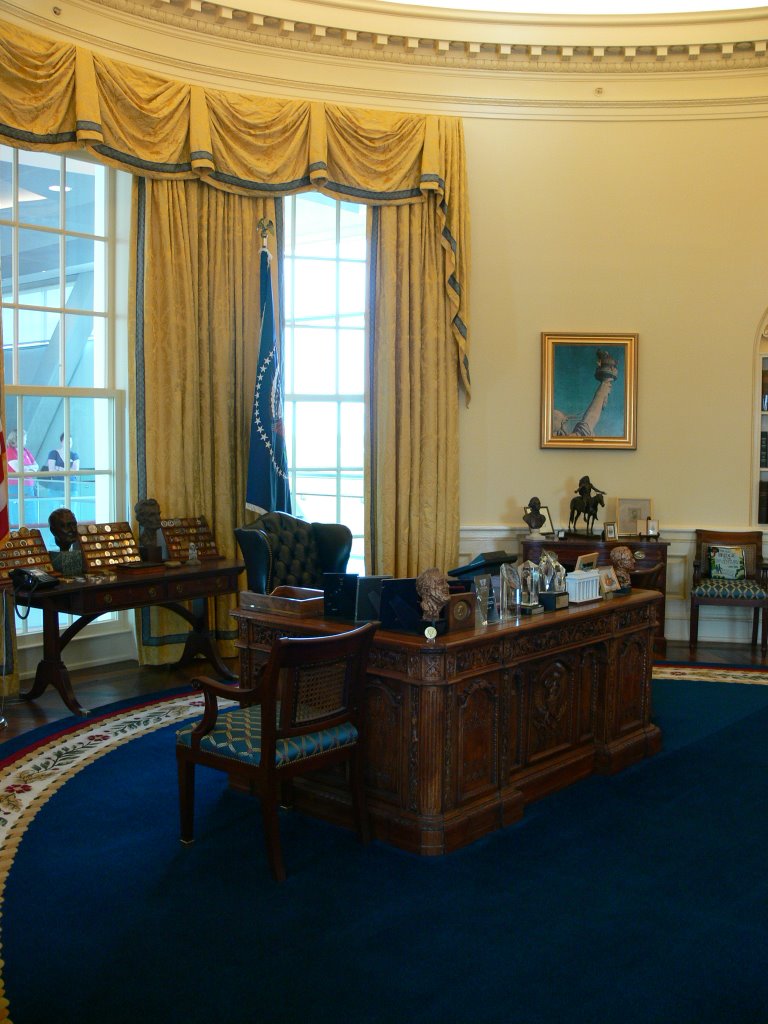 Oval Office in Clinton Presidential Library, Little Rock, Arkansas by Joe Recer by Joe Recer (PackerCow…